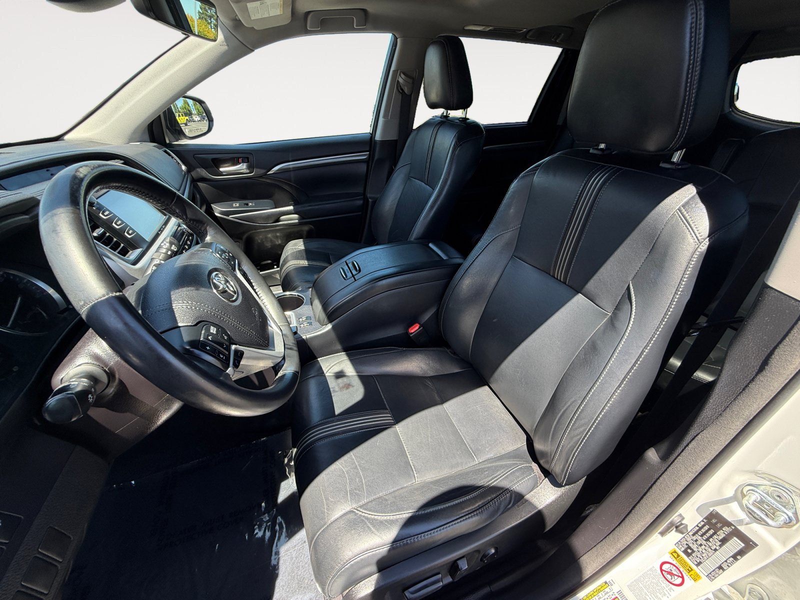Used 2018 Blizzard Pearl Toyota SE image 10