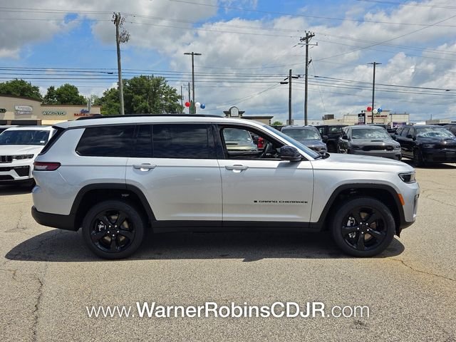 New 2026 Silver Zynith Exterior Paint Jeep Limited image 15