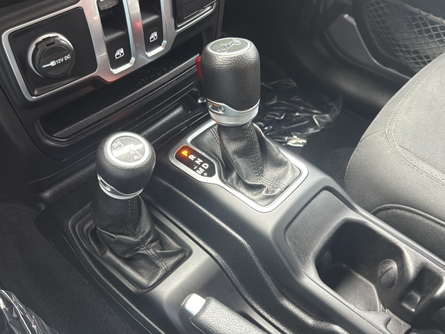Used 2020 Silver Jeep Sport S image 37