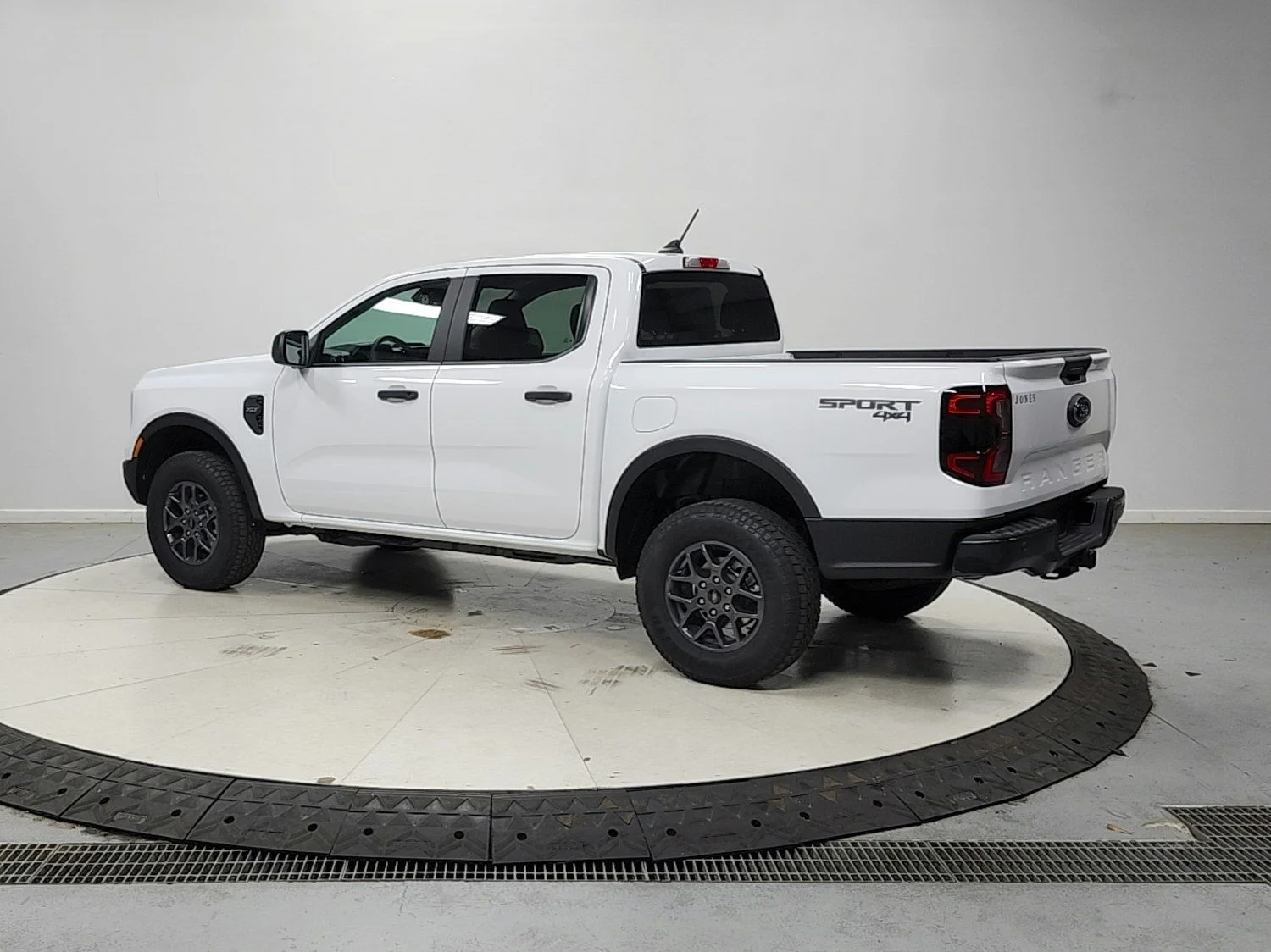 New 2026 Oxford White Ford XLT image 6