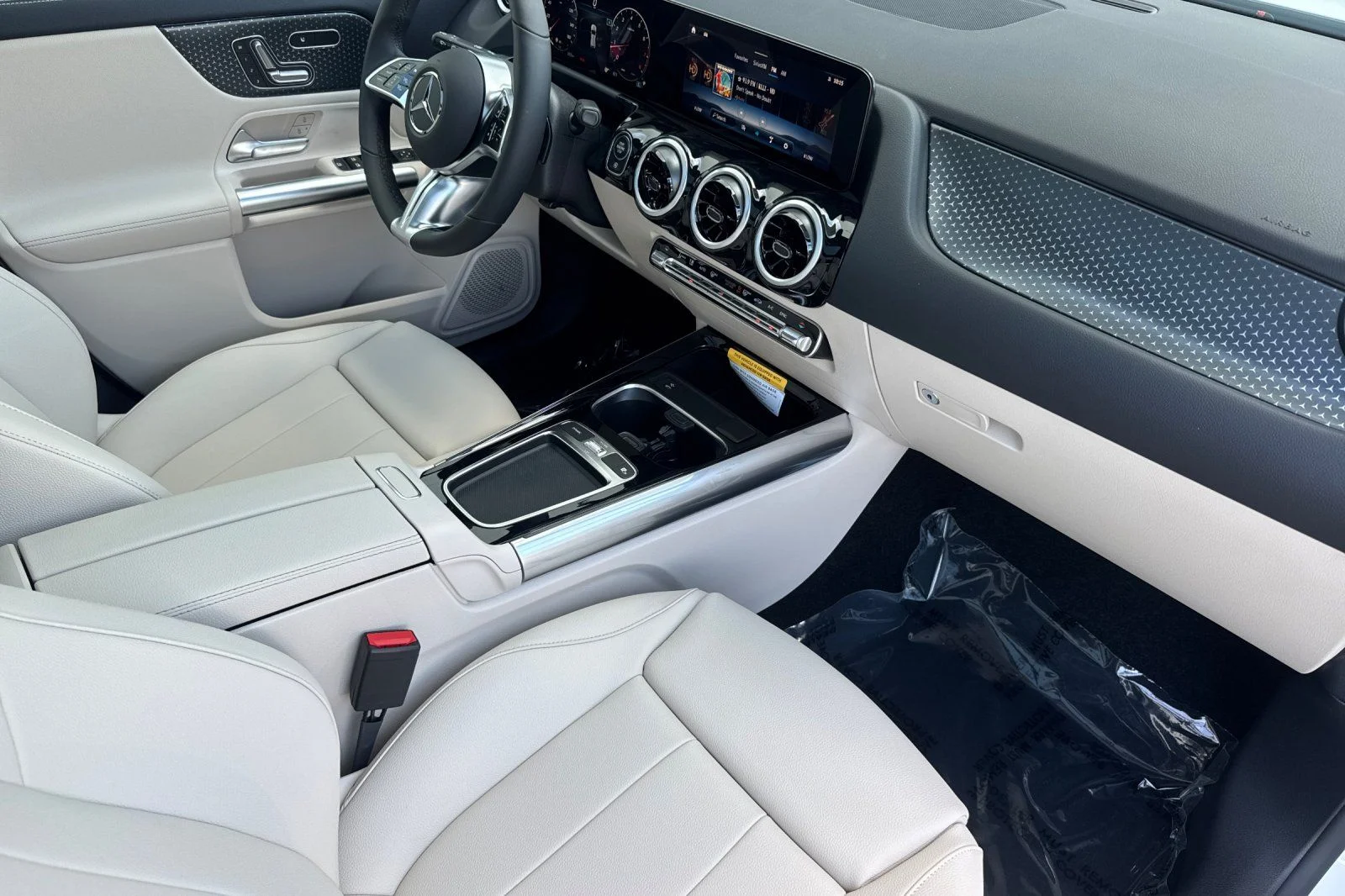 New 2026 Polar White Mercedes-Benz GLA 250 image 13