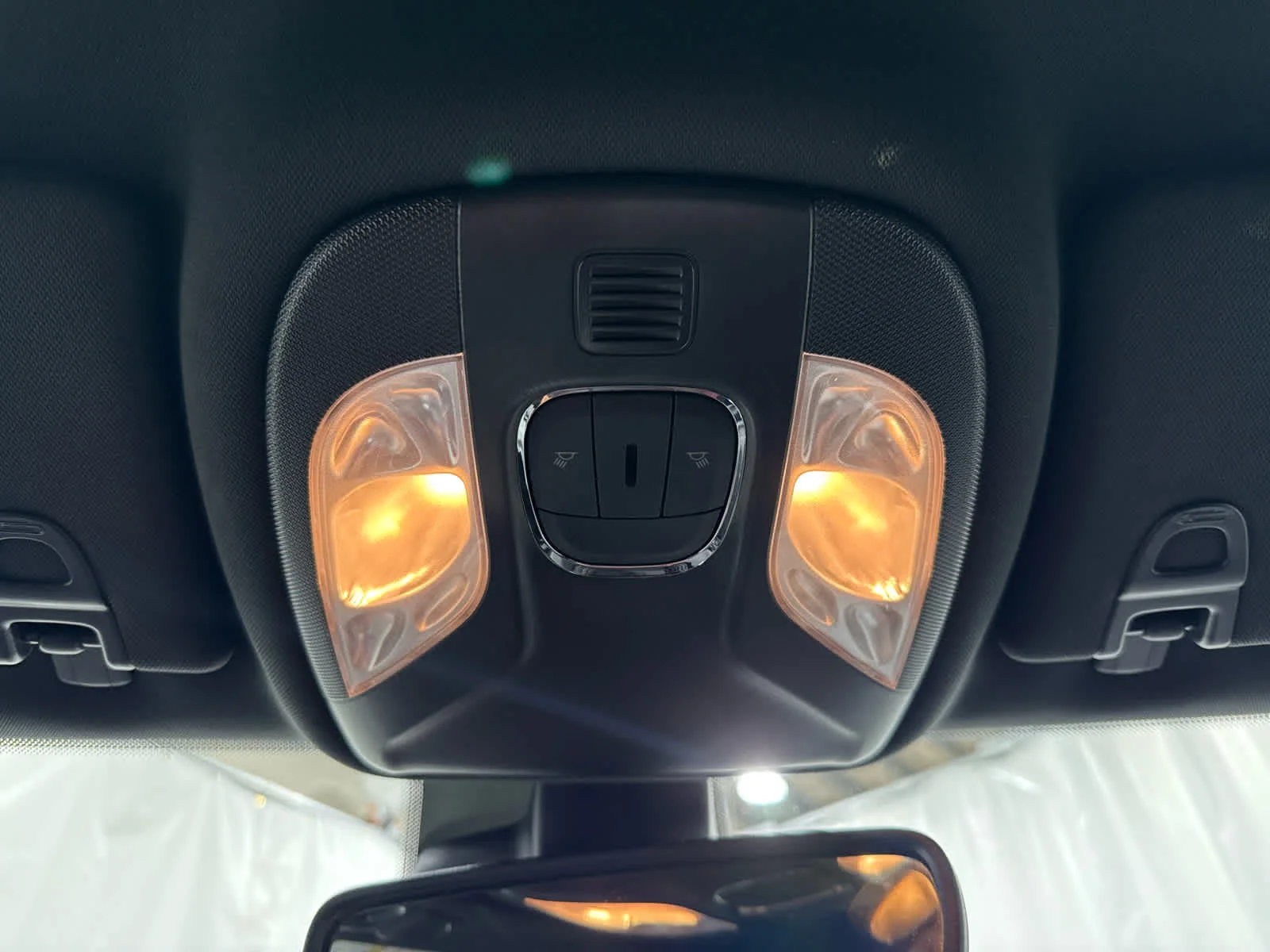 Used 2024 Sil/silver Jeep Latitude image 21