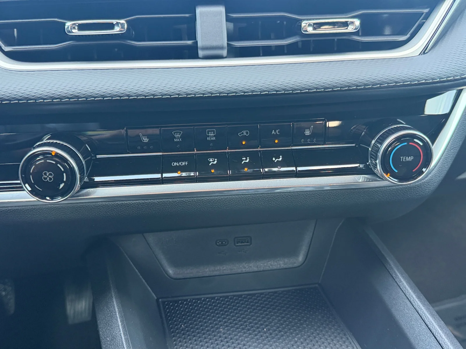 New 2027 Mosaic Black Metallic Chevrolet LT image 25