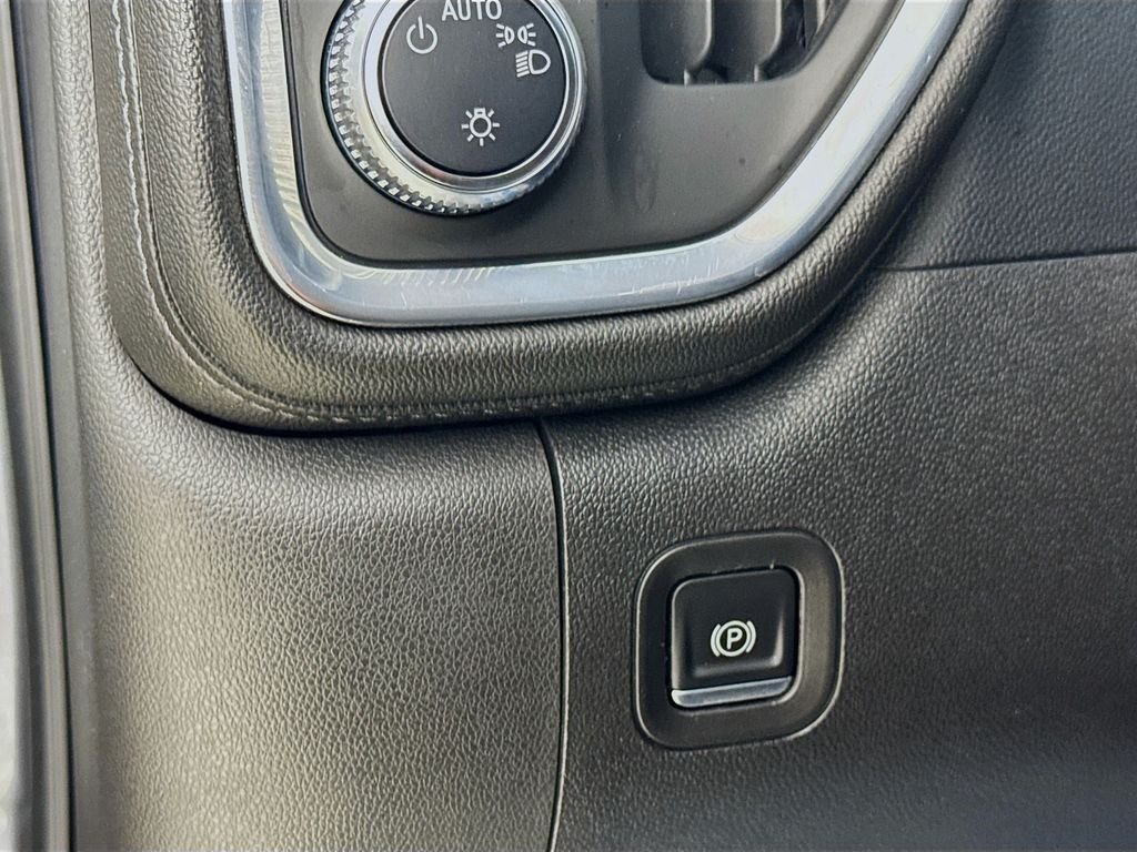 Used 2021 Satin Steel Metallic GMC Elevation image 12