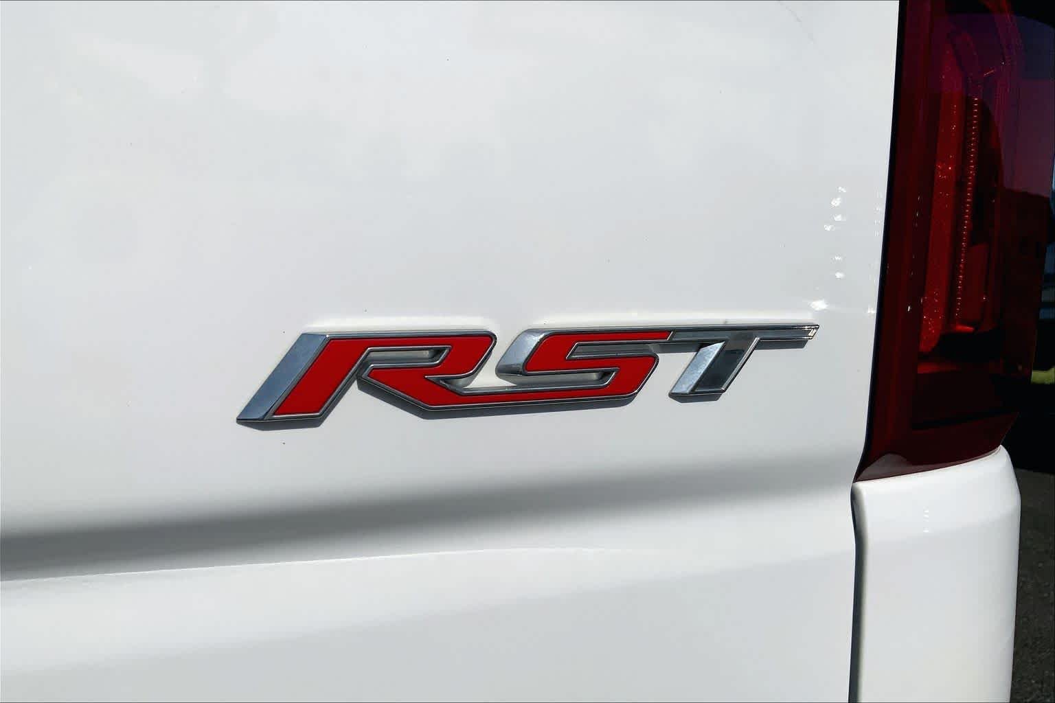 Used 2023 SUMMIT WHITE Chevrolet RST image 10