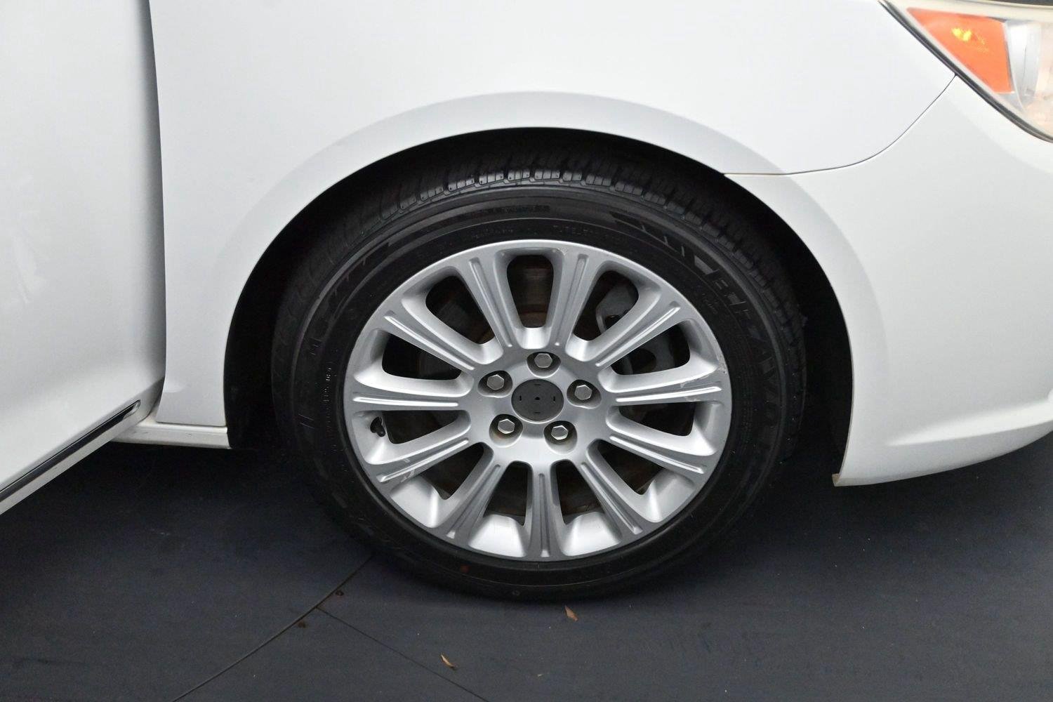 Used 2013 Summit White Buick Leather image 32