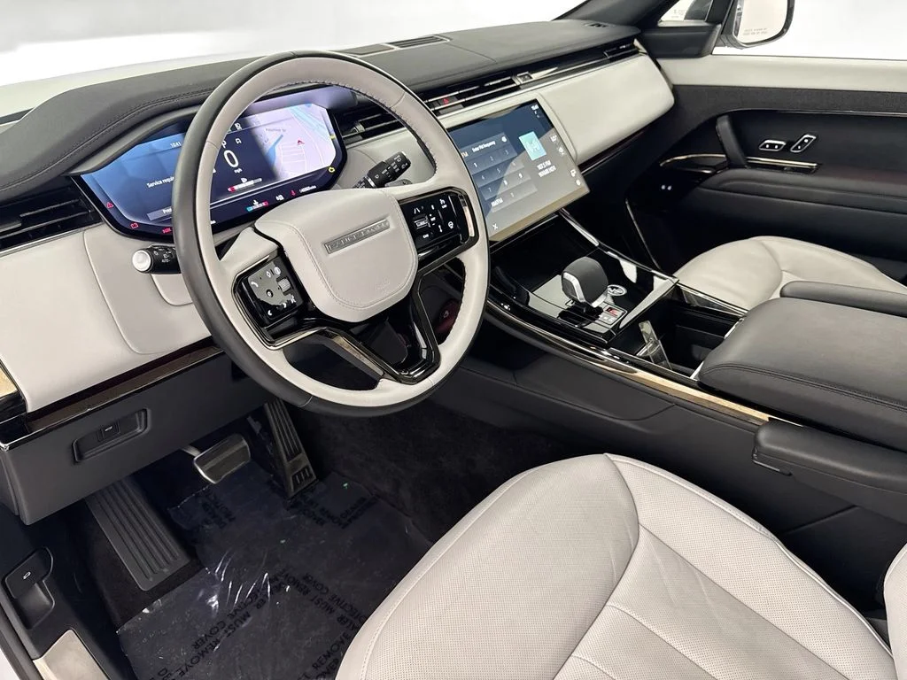 Used 2024 White Land Rover Dynamic SE image 9