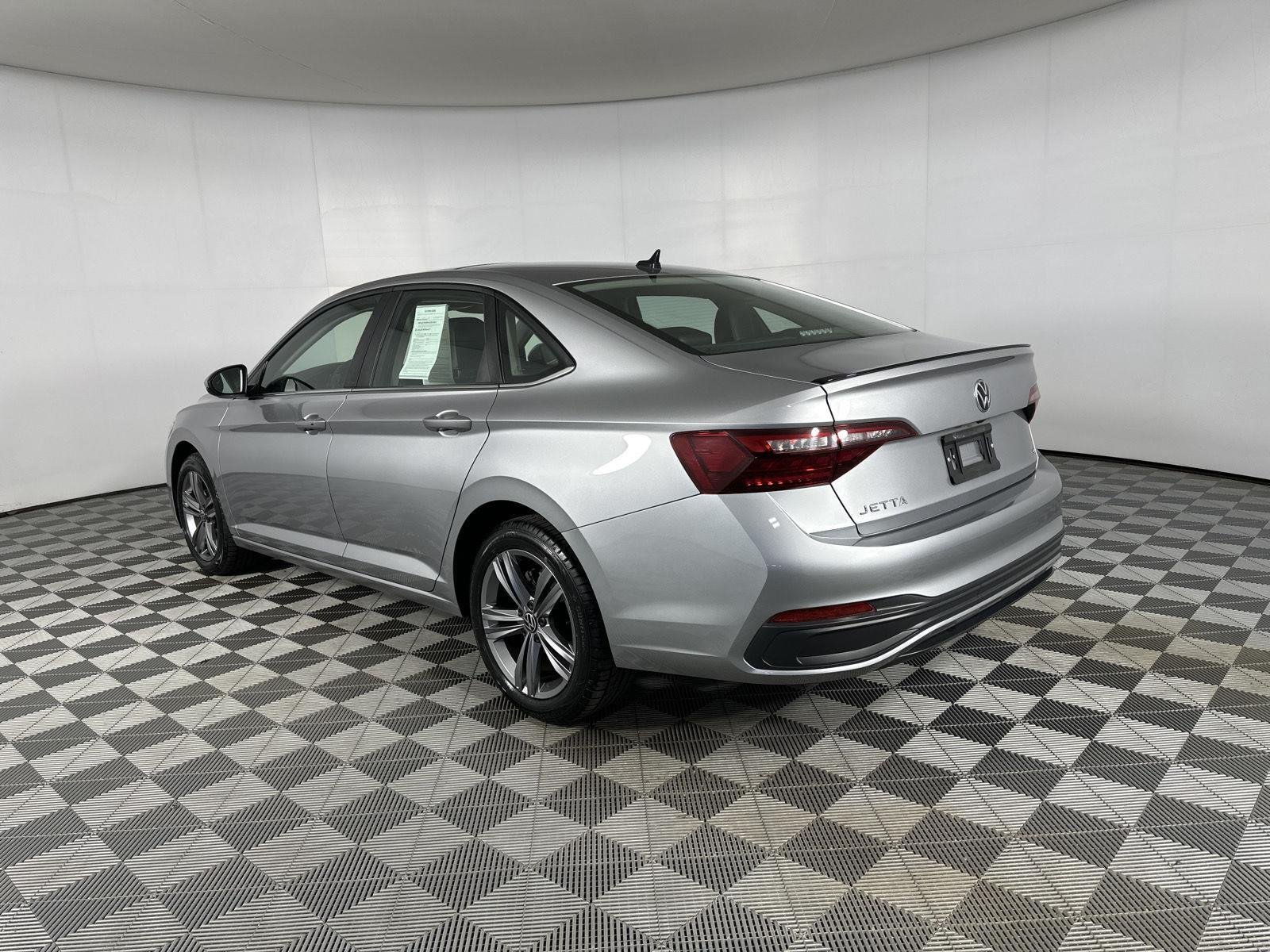 Used 2024 Platinum Gray Metallic Volkswagen SE image 24