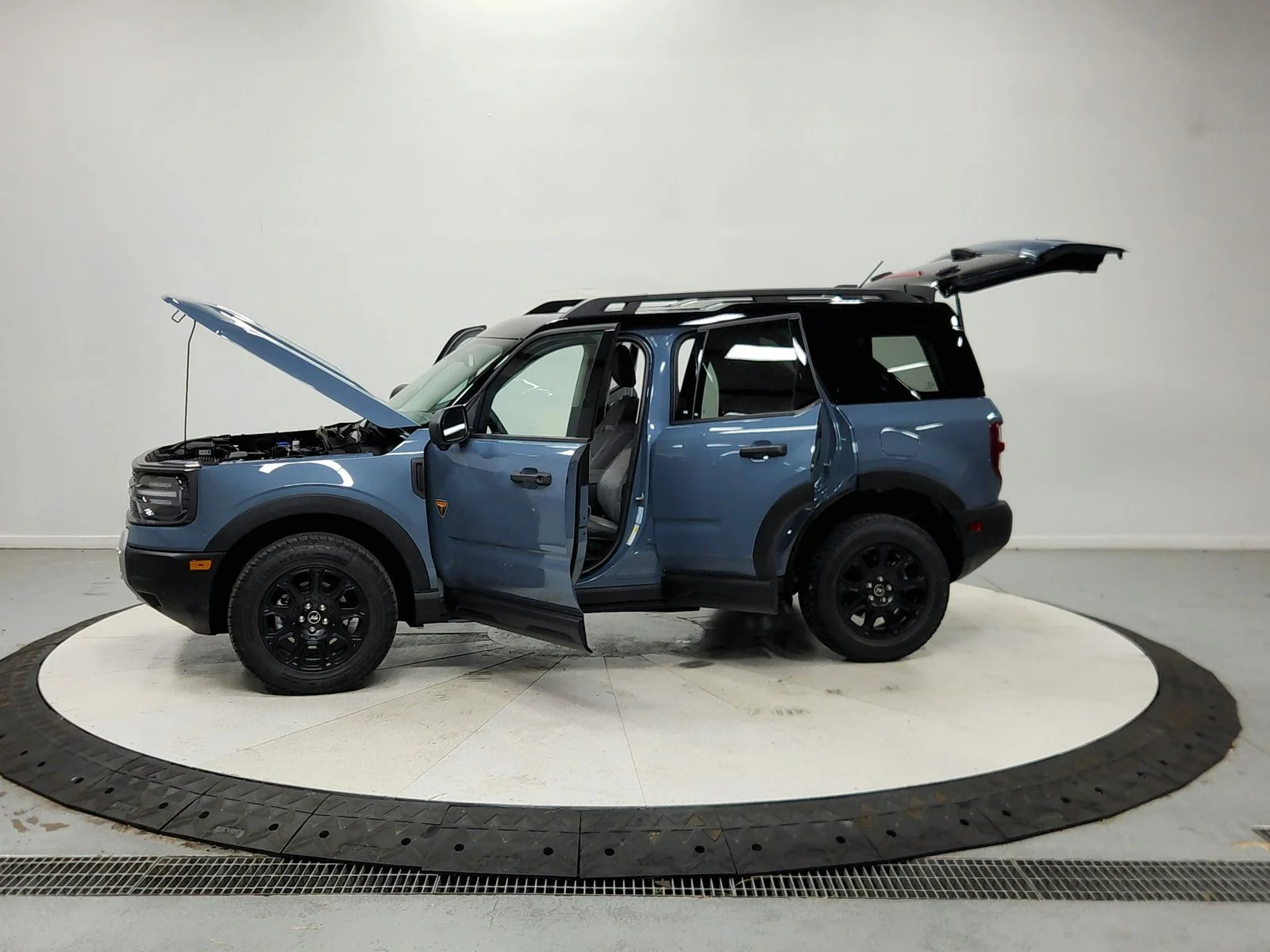 New 2026 Gray Ford Badlands image 13