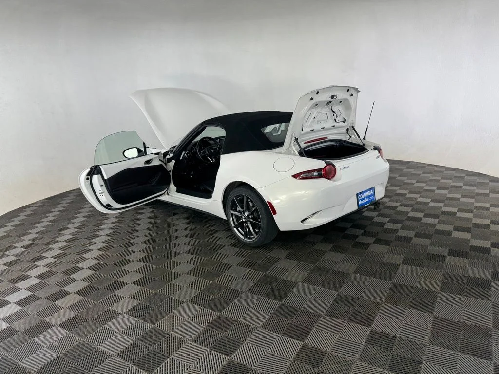Used 2017 White Mazda Grand Touring image 15