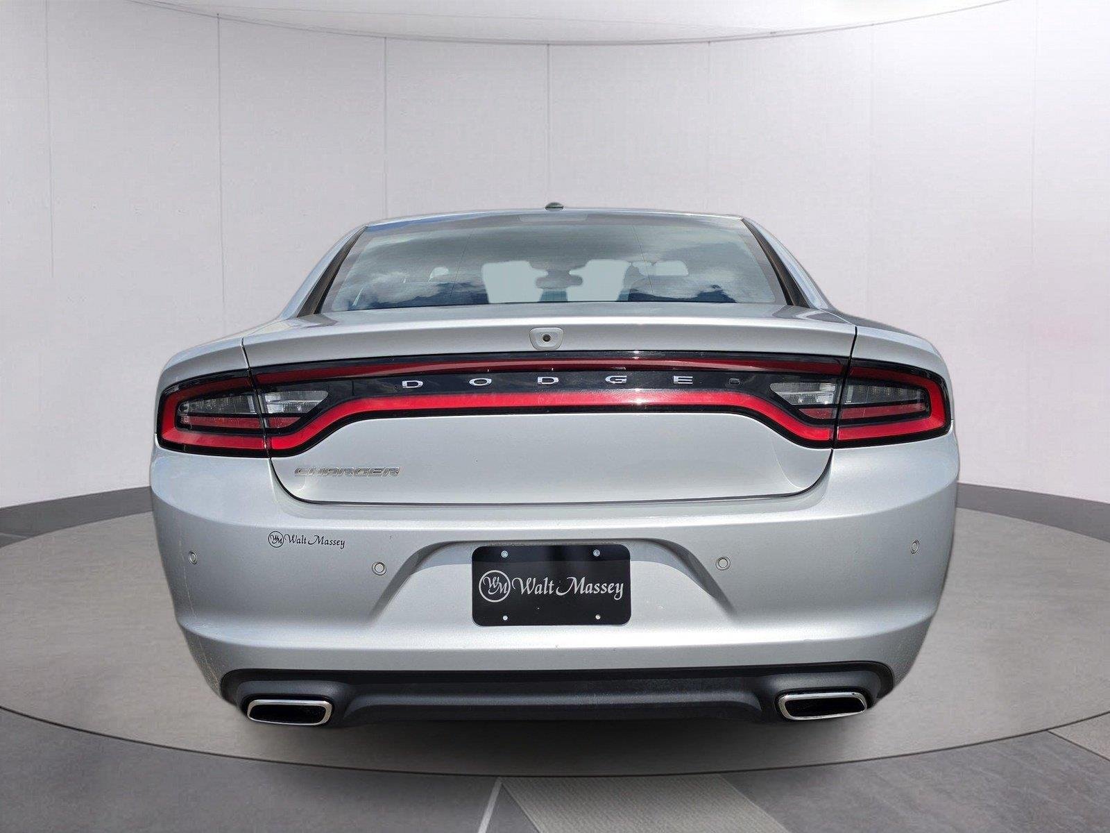 Used 2022 Triple Nickel Clearcoat Dodge SXT image 4