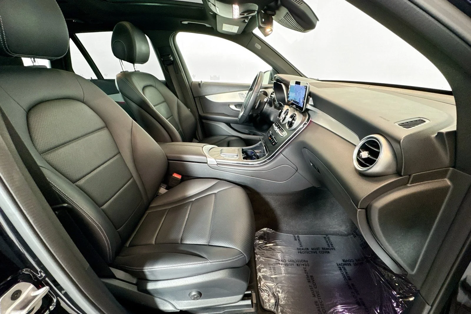 Used 2022 Black Mercedes-Benz GLC 300 image 27