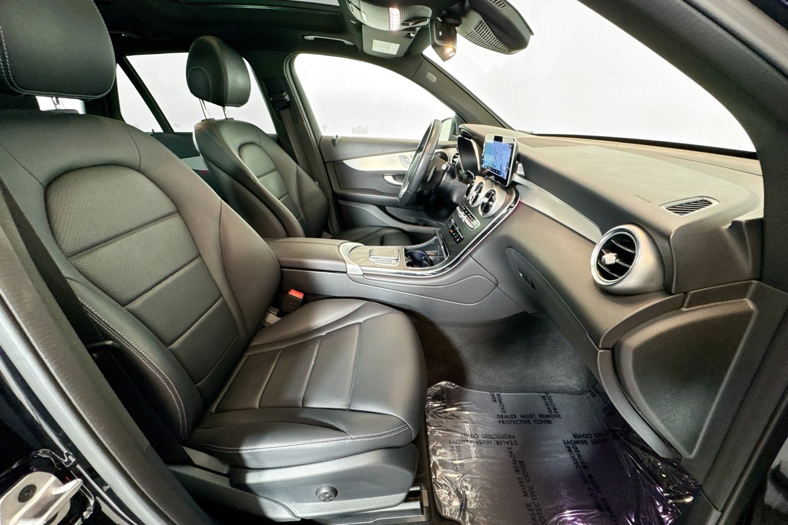Used 2022 Black Mercedes-Benz GLC 300 image 27