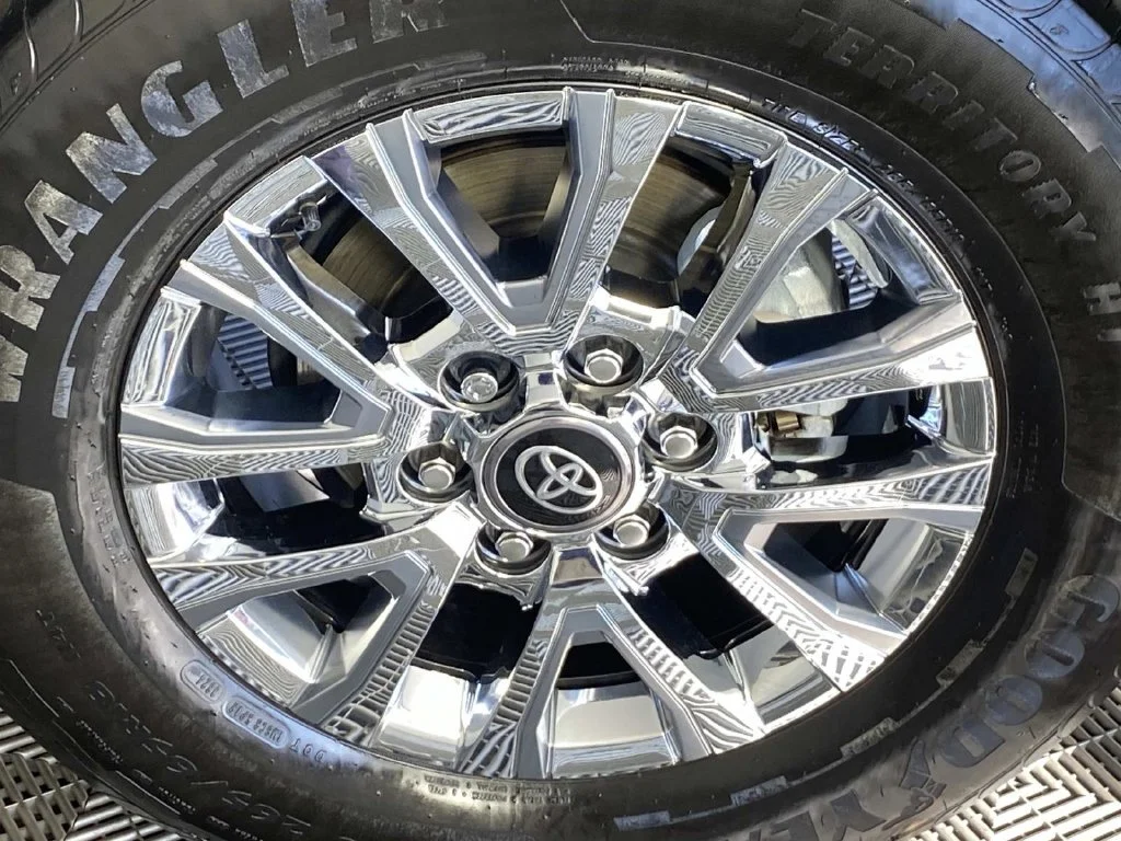 Used 2025 Bronze Toyota Limited image 29