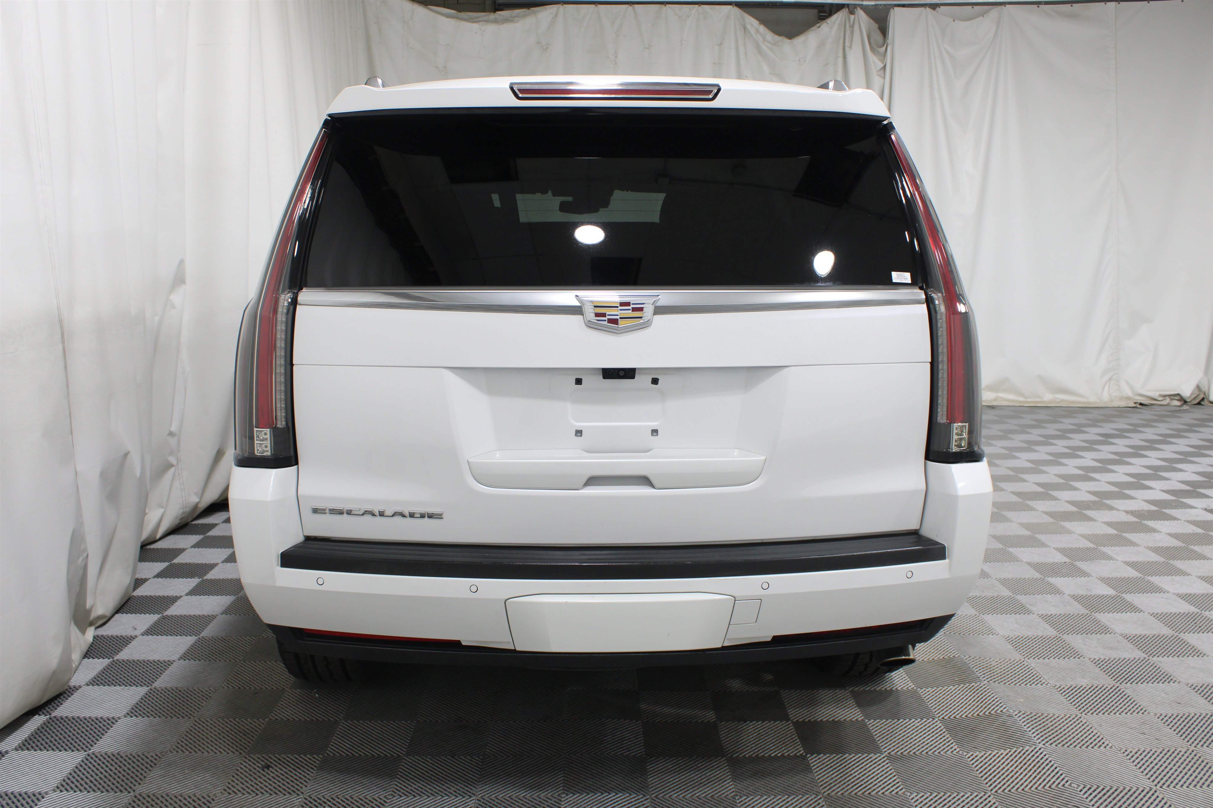 Used 2020 Crystal White Tricoat Cadillac Premium Luxury 4x4 image 38