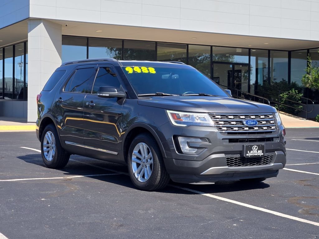 Used 2017 Gray Ford XLT image 3
