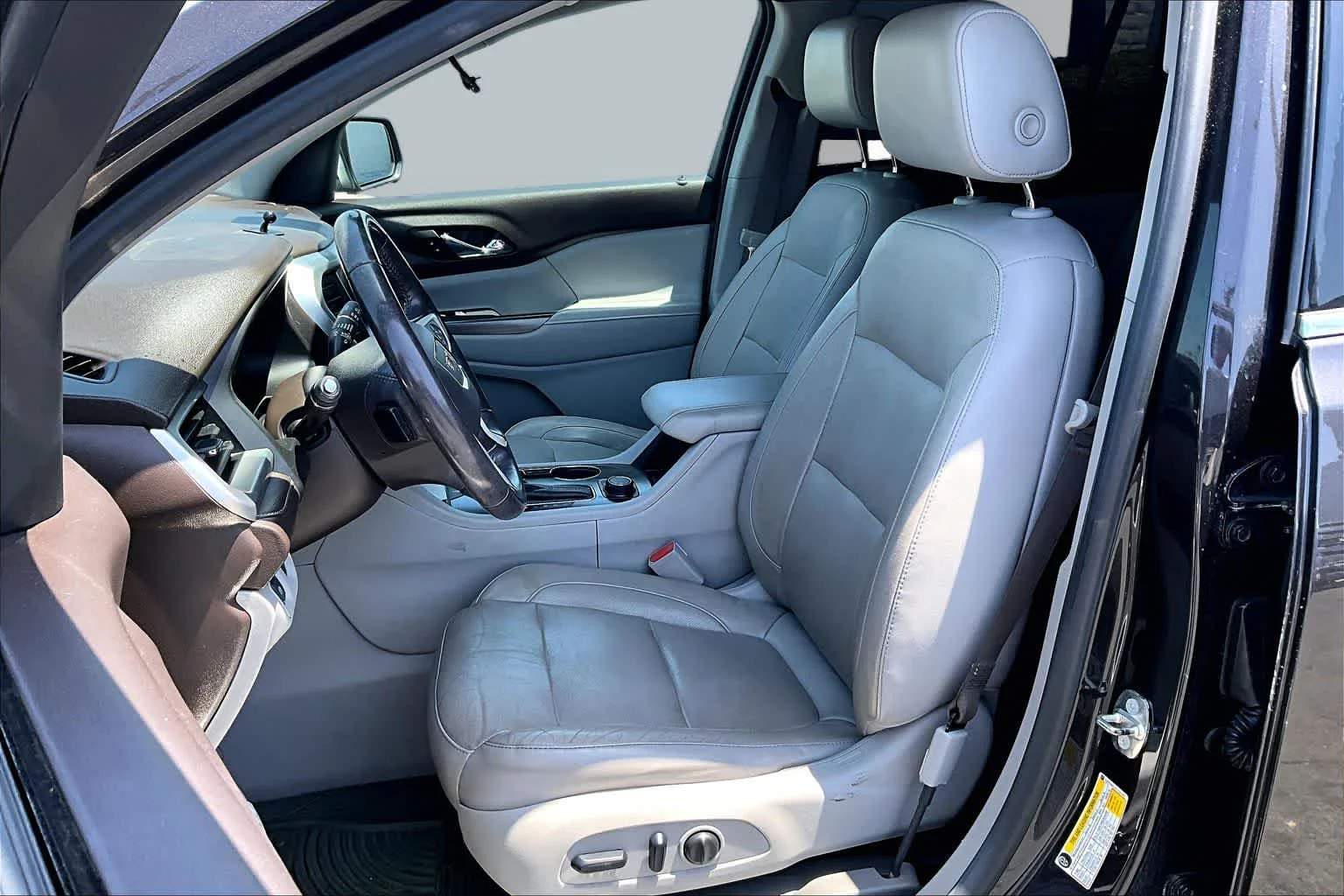 Used 2018 Iridium Metallic GMC SLT image 7
