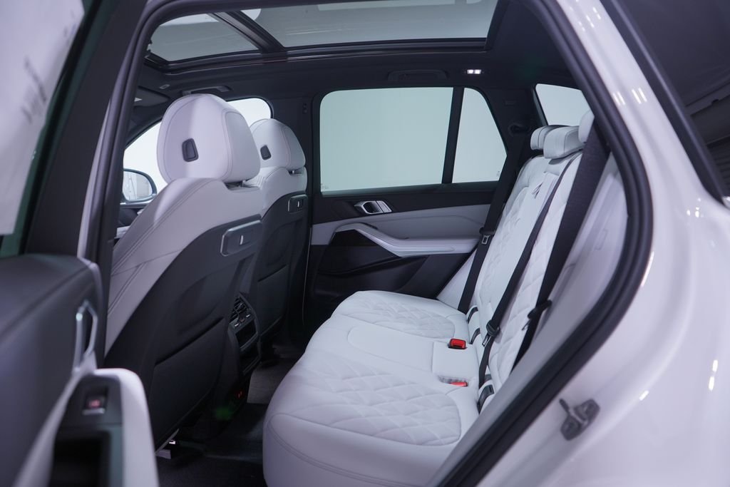 New 2026 Alpine White BMW sDrive40i image 9