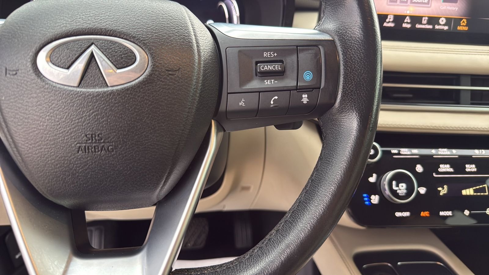 Used 2022 Black INFINITI LUXE image 13