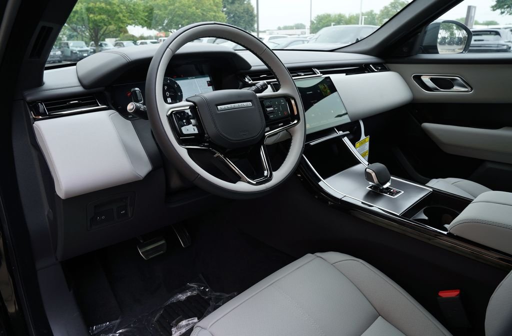 New 2026 Santorini Black Land Rover Belgravia Edition image 14