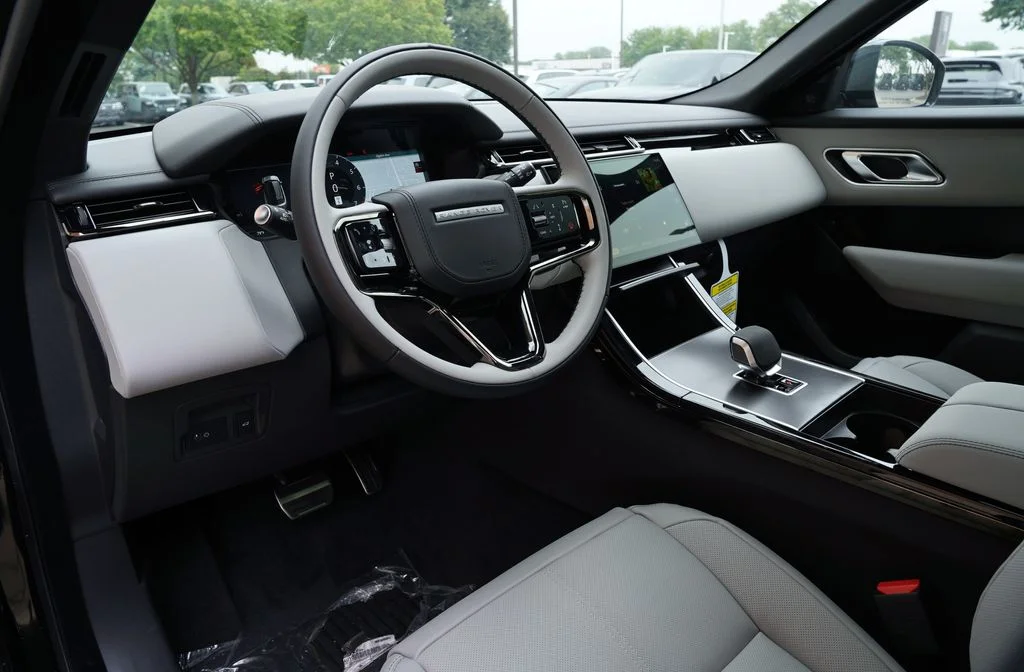 New 2026 Santorini Black Land Rover Belgravia Edition image 14