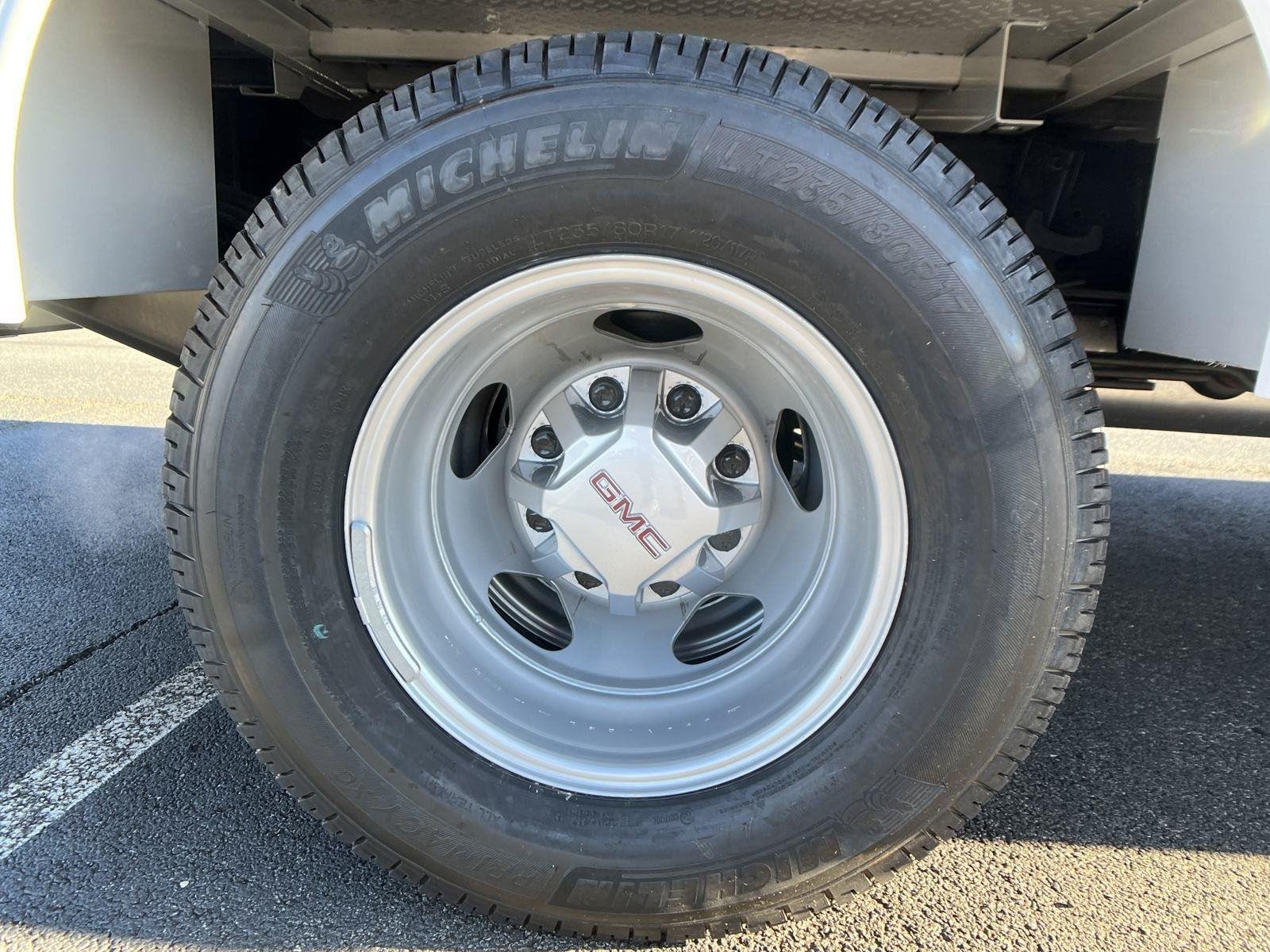 2025 GMC Sierra 3500 Chassis Cab Pro - Photo 17