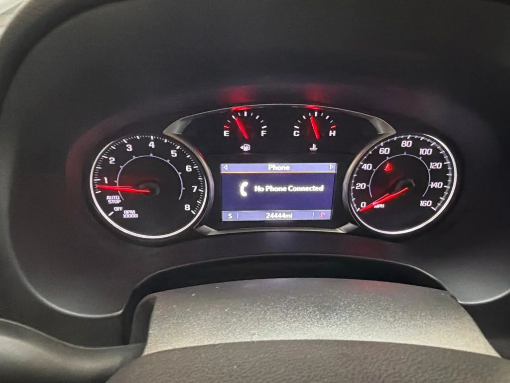 Used 2024 White Frost Tricoat GMC SLT image 24