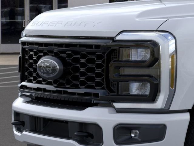 New 2026 Oxford White Ford XLT image 32