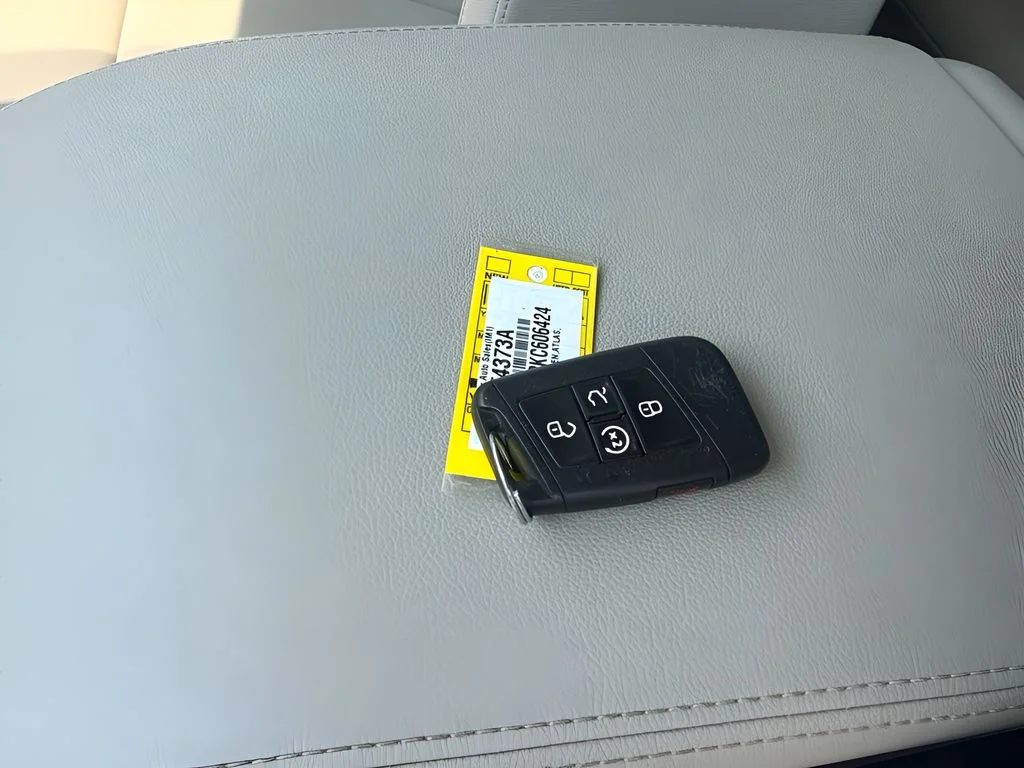 Used 2019  Volkswagen SEL image 24