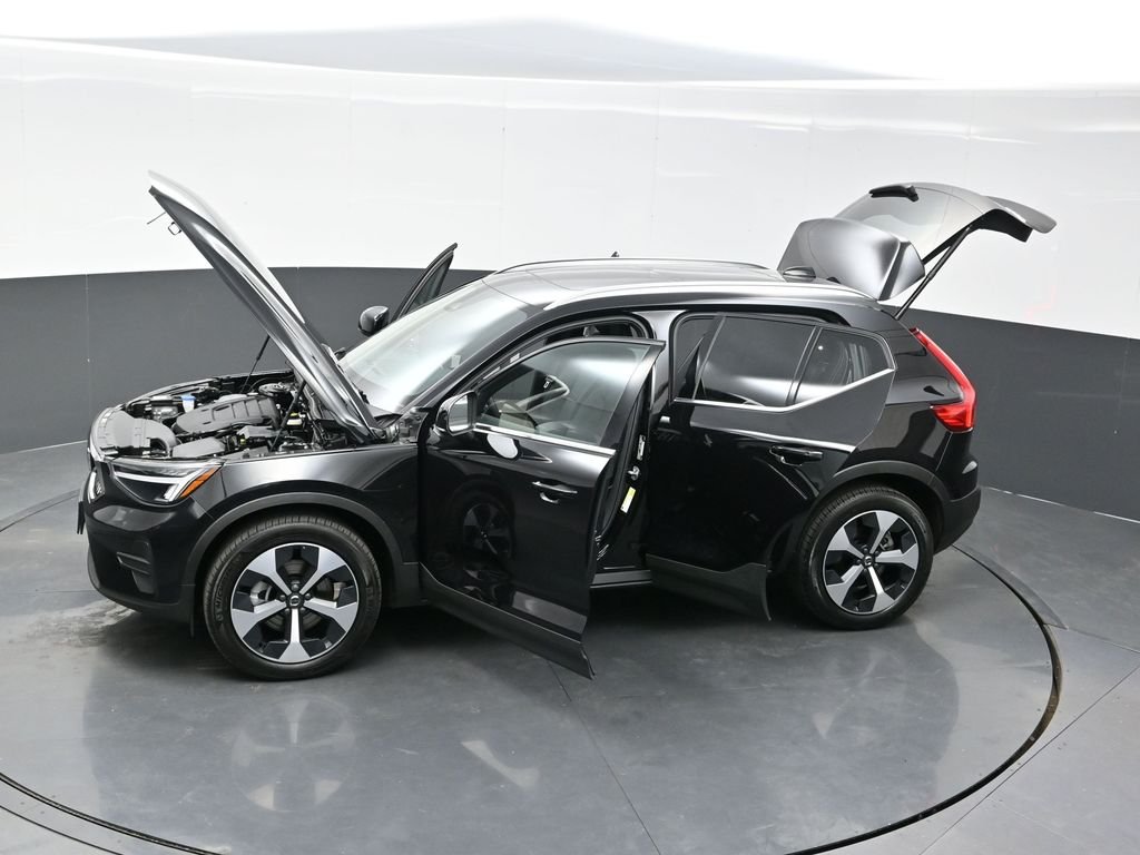 2025 Volvo XC40 Core - Photo 31