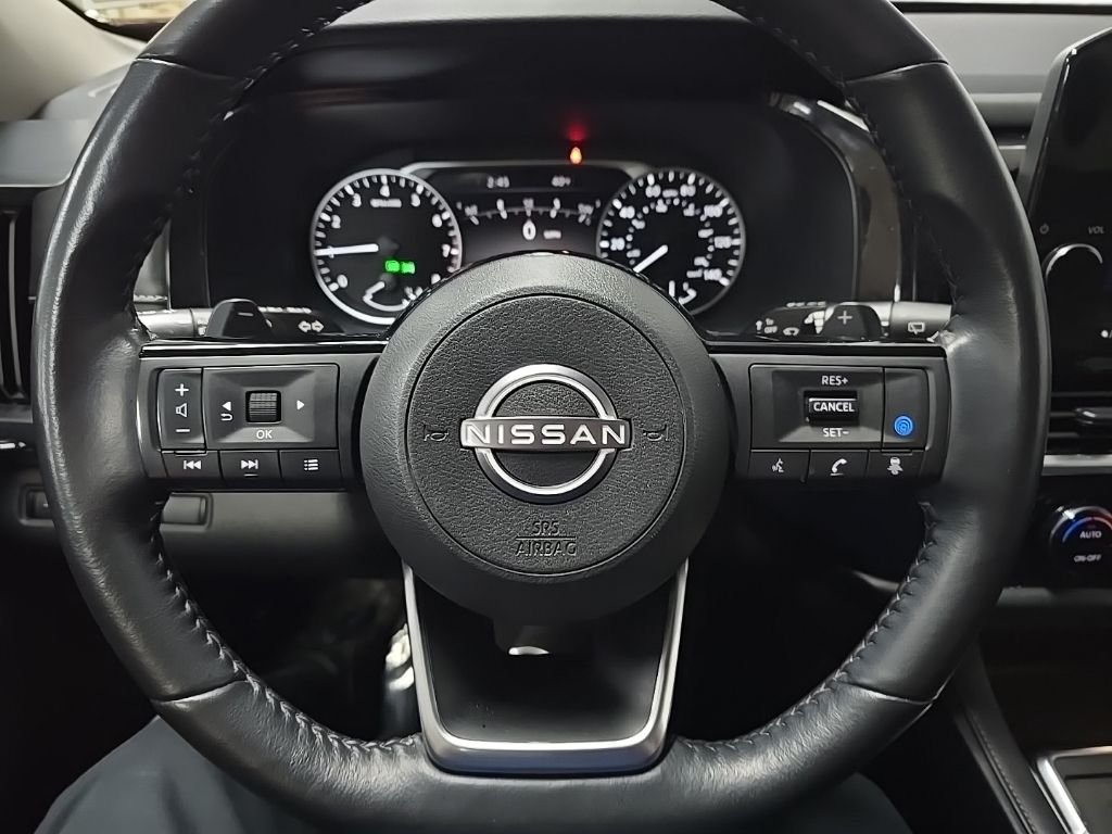 Used 2023 Red Nissan SL image 21