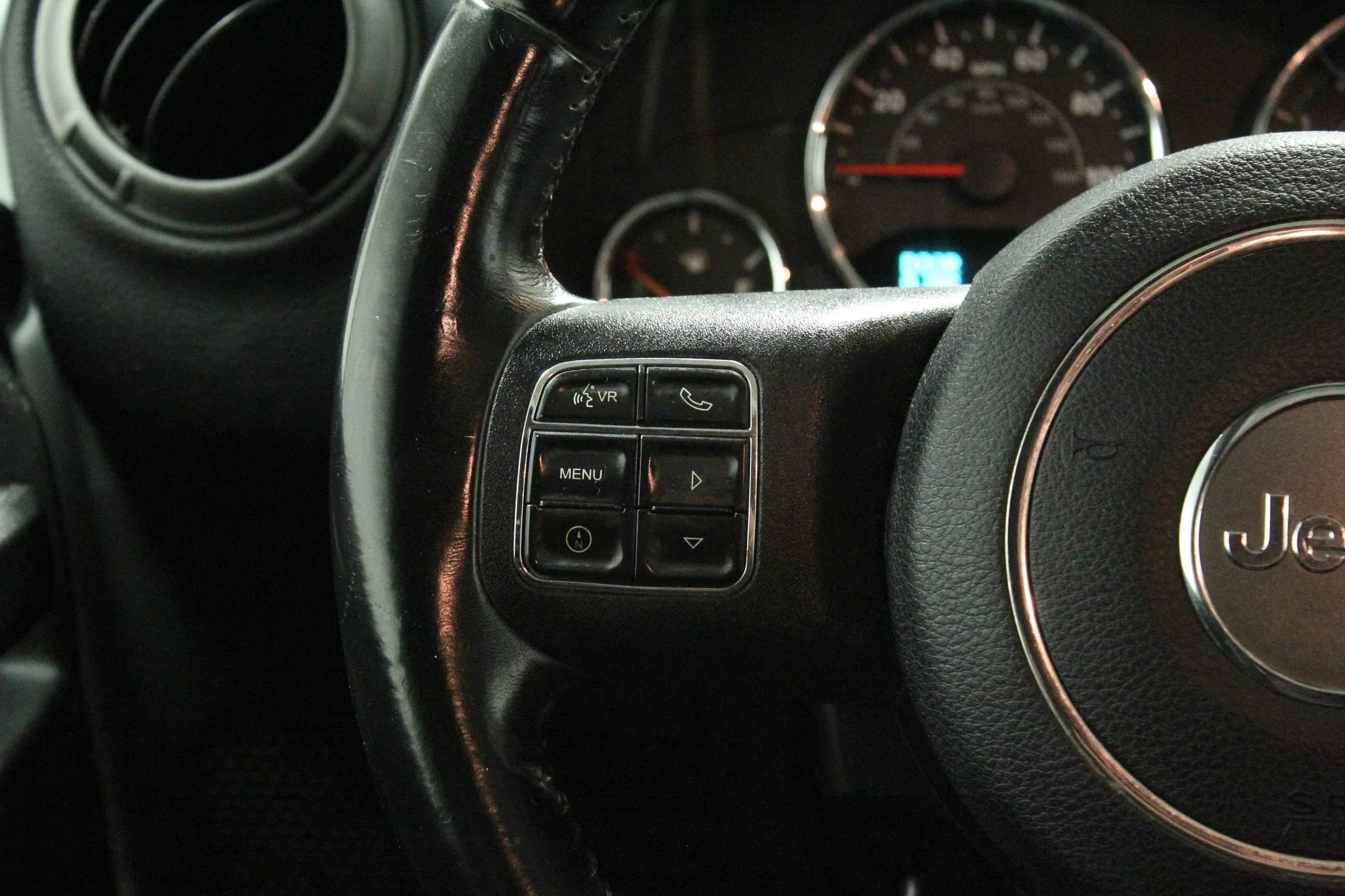 Used 2018 Bright White Clearcoat Jeep Sport image 21