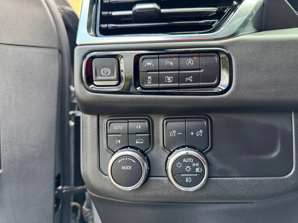 Certified Used 2025 Sterling Metallic GMC Elevation image 22