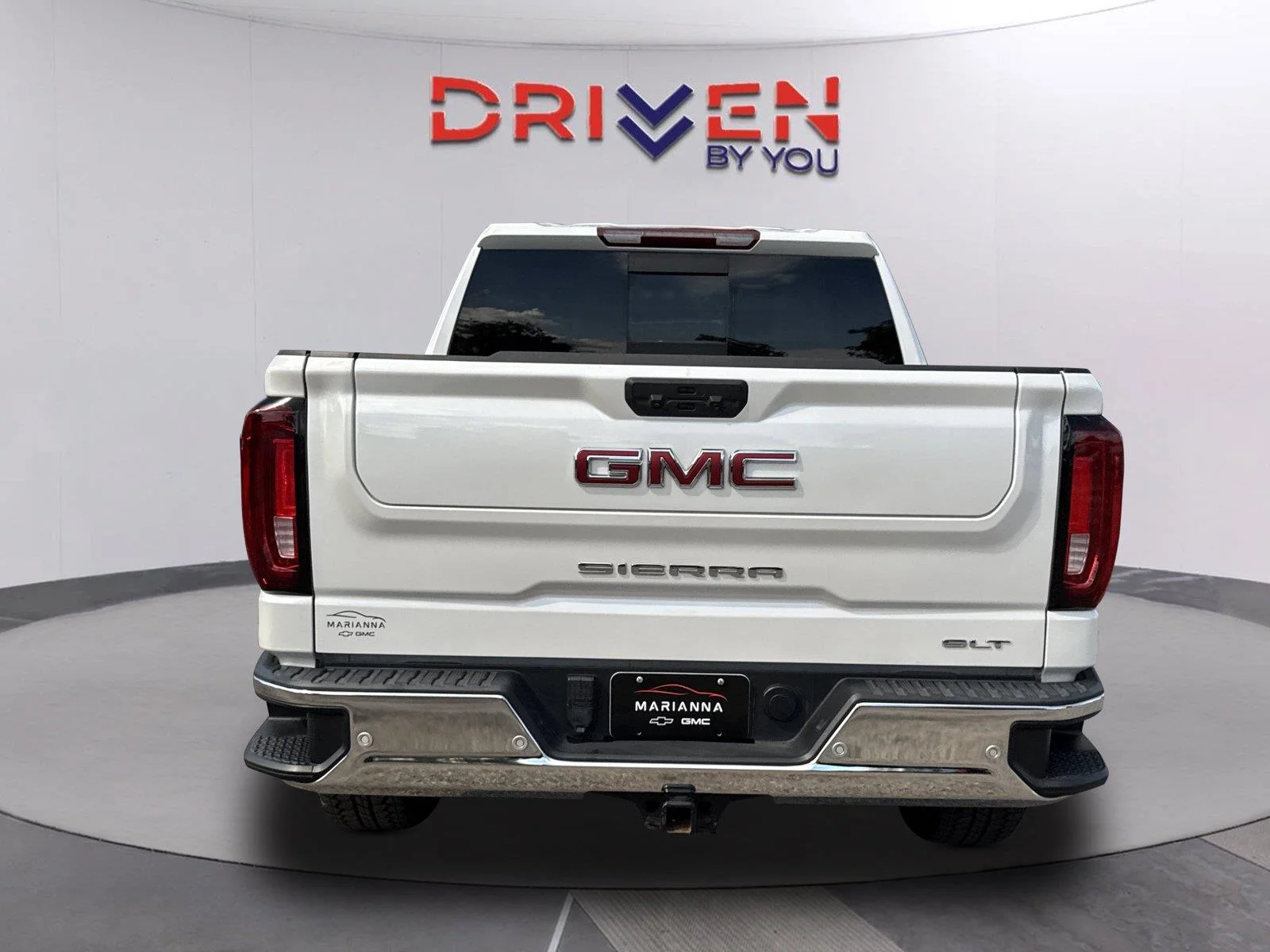 Used 2024 White Frost Tricoat GMC SLT image 5