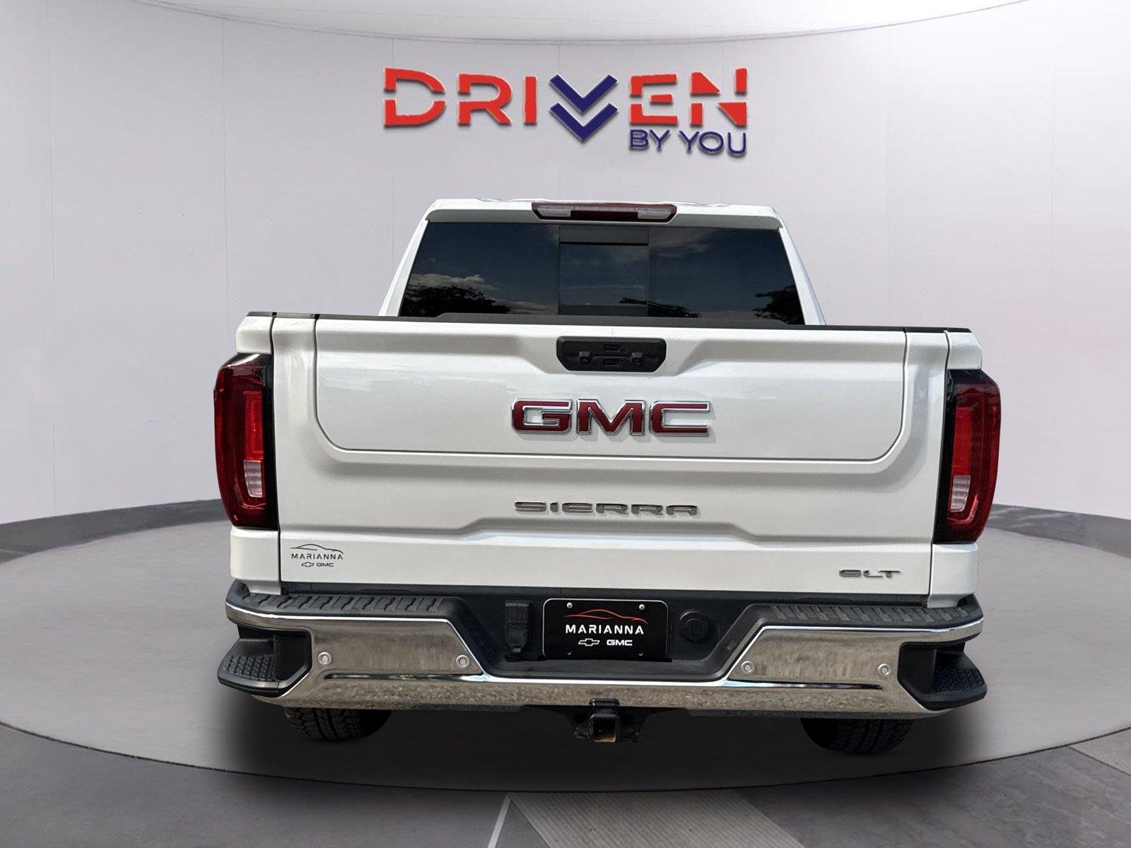 Used 2024 White Frost Tricoat GMC SLT image 5