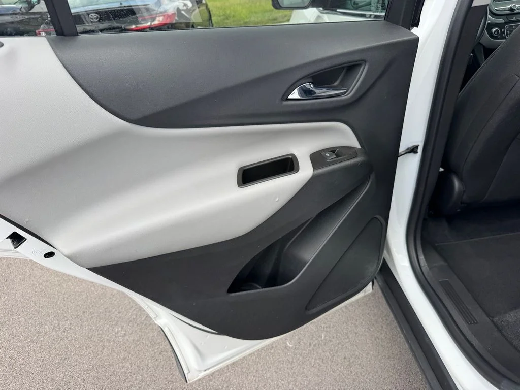 Used 2020 White Chevrolet LT image 17