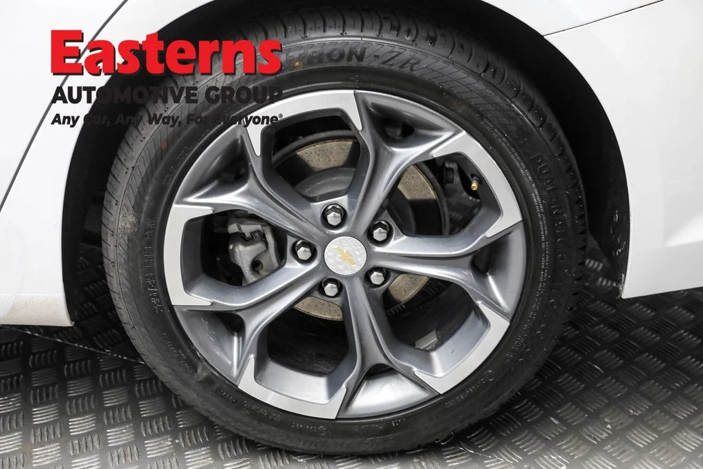 Used 2024 White Chevrolet LT image 8