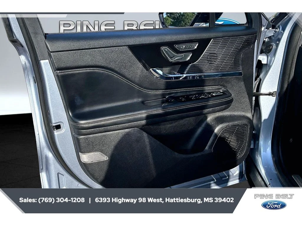Used 2022 Elite Blue Metallic Clearcoat Lincoln Standard image 19