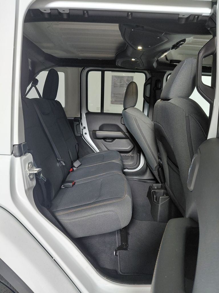 Certified Used 2025 White/off-white Jeep Sahara image 18