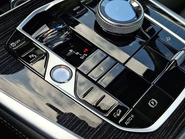 New 2027 Mineral White Metallic BMW xDrive40i image 13