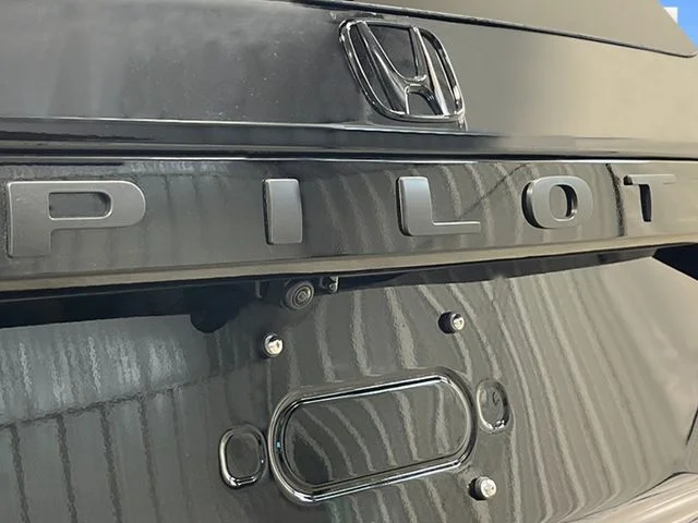 New 2026 Crystal Black Pearl Honda Touring image 6