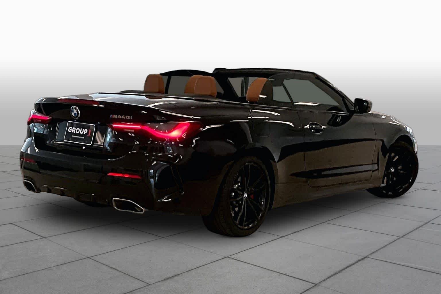 Used 2022 Black Sapphire Metallic BMW M440i image 11