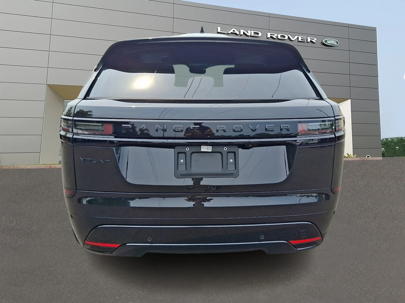 New 2026 Santorini Black Land Rover Belgravia Edition image 7