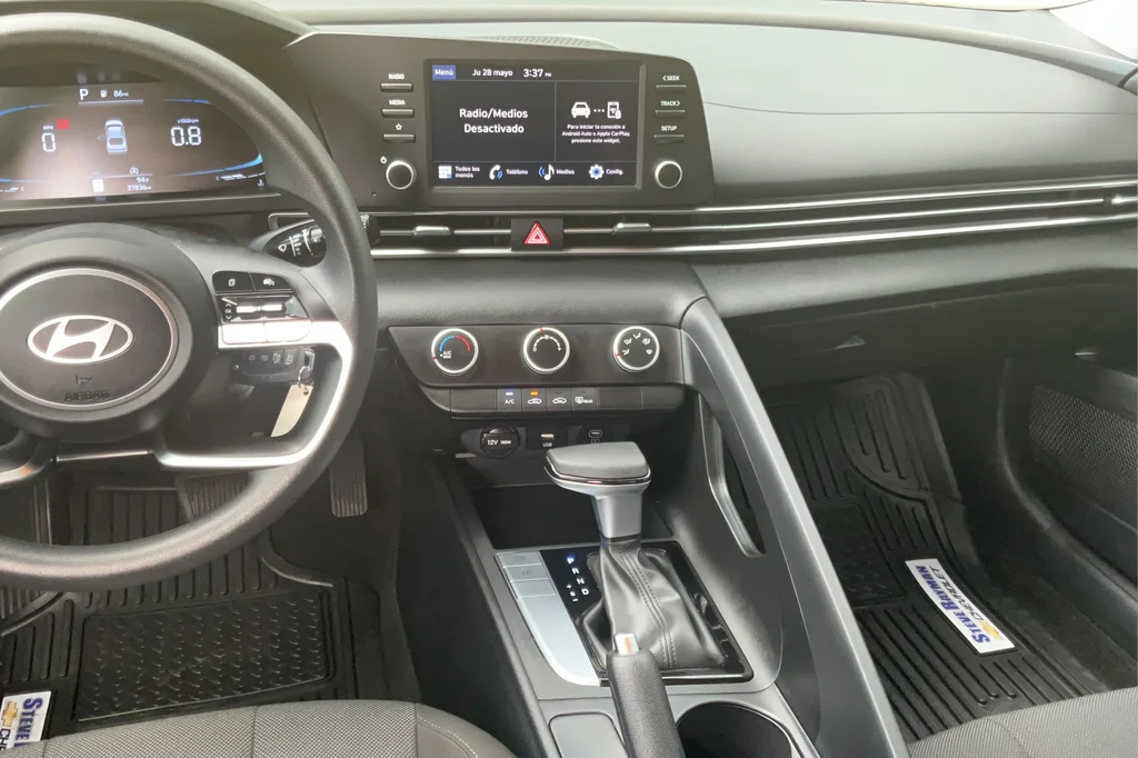 2024 Hyundai Elantra SE - Photo 16