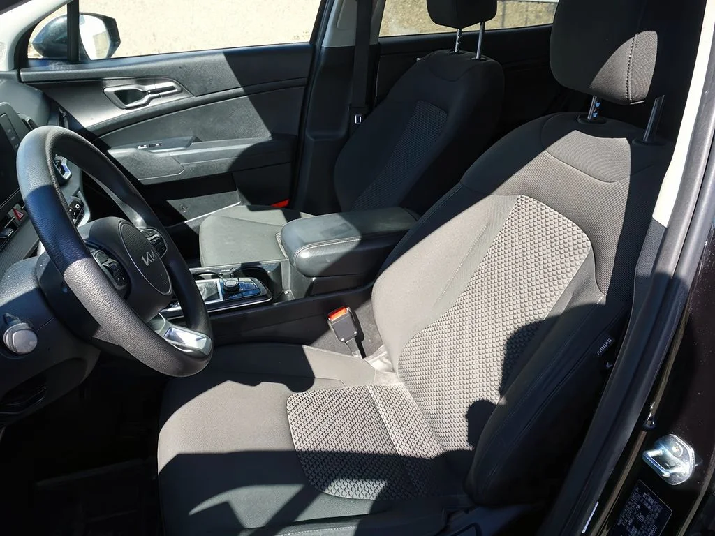 2023 Kia Sportage LX - Photo 18
