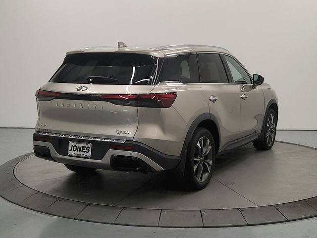 Used 2023 Silver INFINITI LUXE image 8