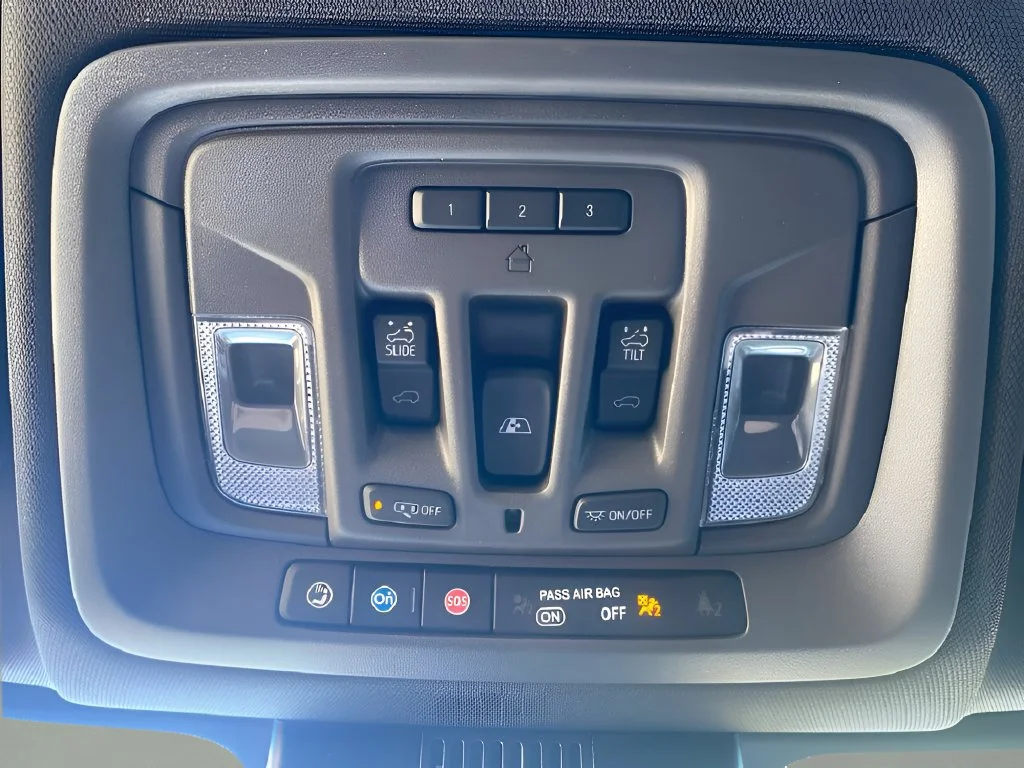 Used 2025 Onyx Black GMC Denali image 37