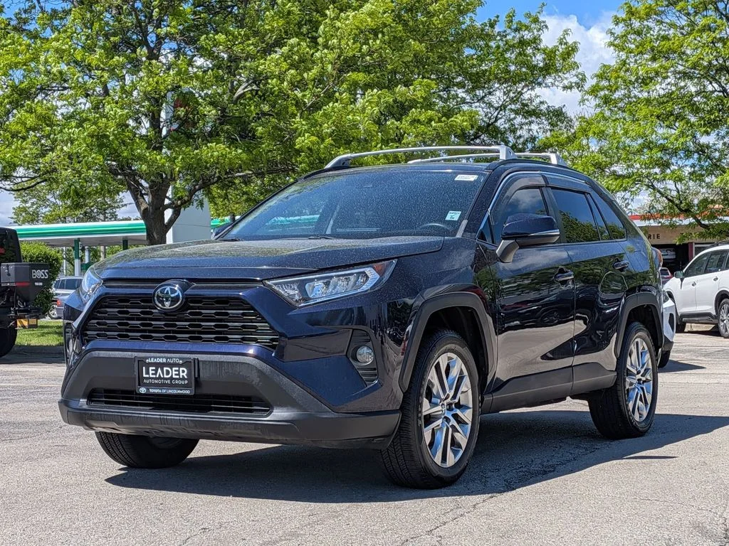 Used 2020 Blue Toyota XLE Premium image 3