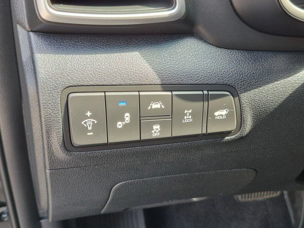 Used 2020 Black Hyundai Ultimate image 16