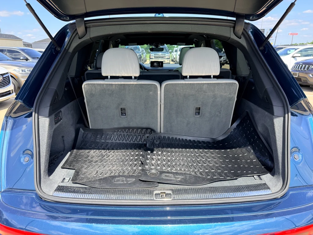 Used 2018 Ink Blue Metallic Audi Premium Plus image 28
